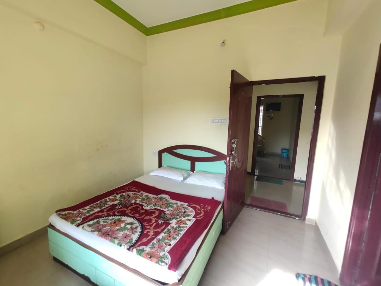 Hotel Ruchi Yercaud Exteriör bild