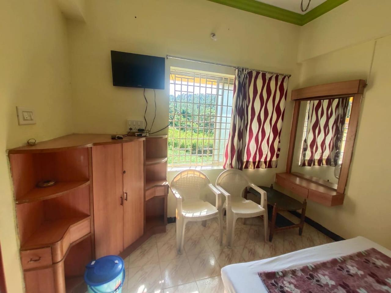 Hotel Ruchi Yercaud Exteriör bild