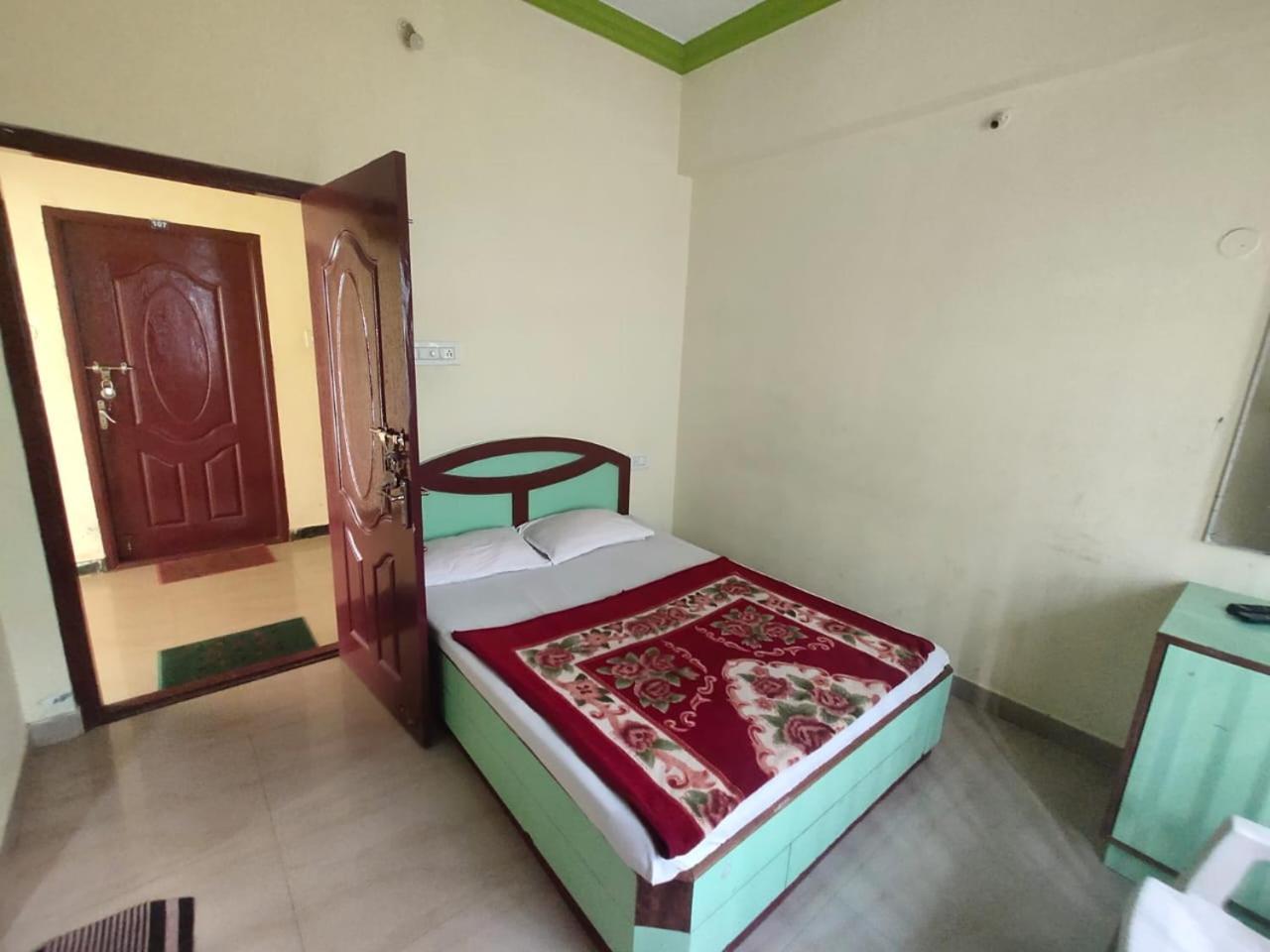Hotel Ruchi Yercaud Exteriör bild